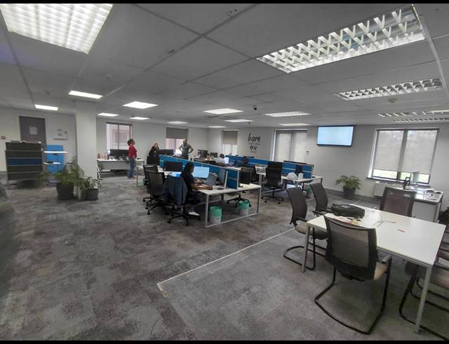 275M² OFFICE TO LET IN MAGALIESSIG